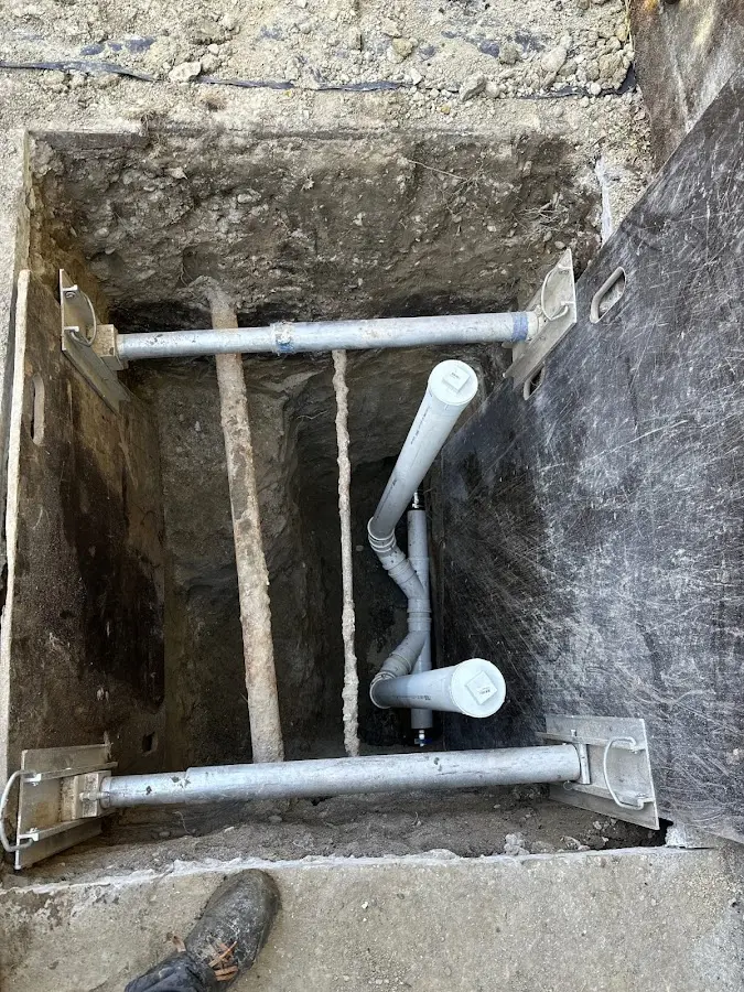 Experienced plumber completing Drain Cleaning work in Mono Vista